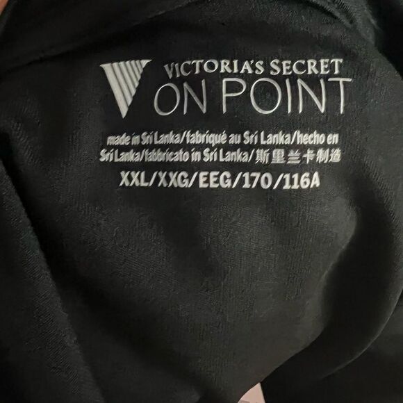 VICTORIA'S SECRET
ON POINT xxl black cropped hooded jacket nwt black - Picture 11 of 13